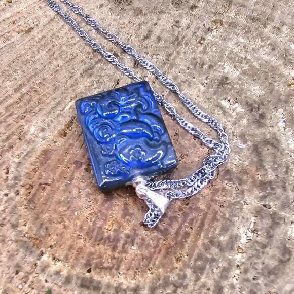 Nature Labradorite Carved Flashy Nine Tails Fox Pendant Necklace - Picture 2 of 10